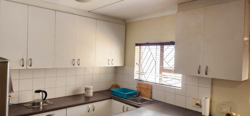 2 Bedroom Property for Sale in Goodwood Central Western Cape